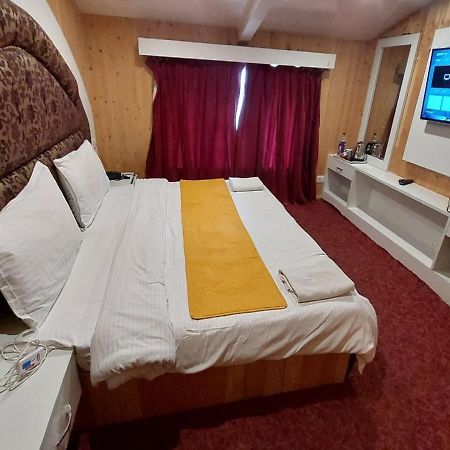 Hotel Outlook Pahalgam Exterior photo
