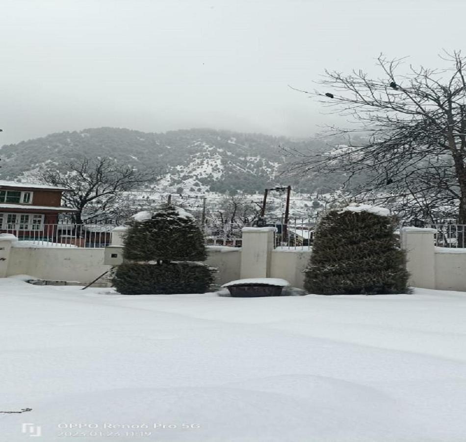 Hotel Outlook Pahalgam Exterior photo