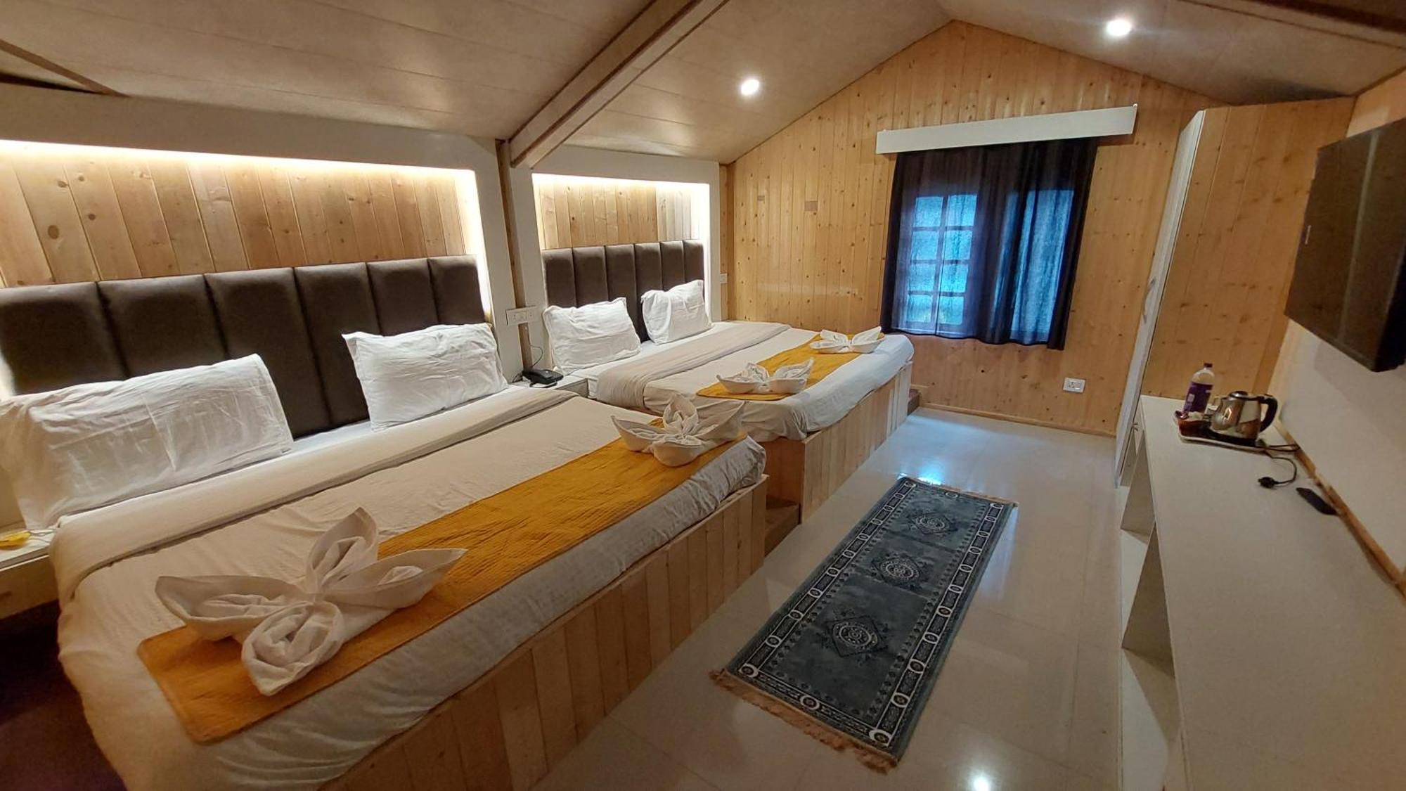 Hotel Outlook Pahalgam Exterior photo